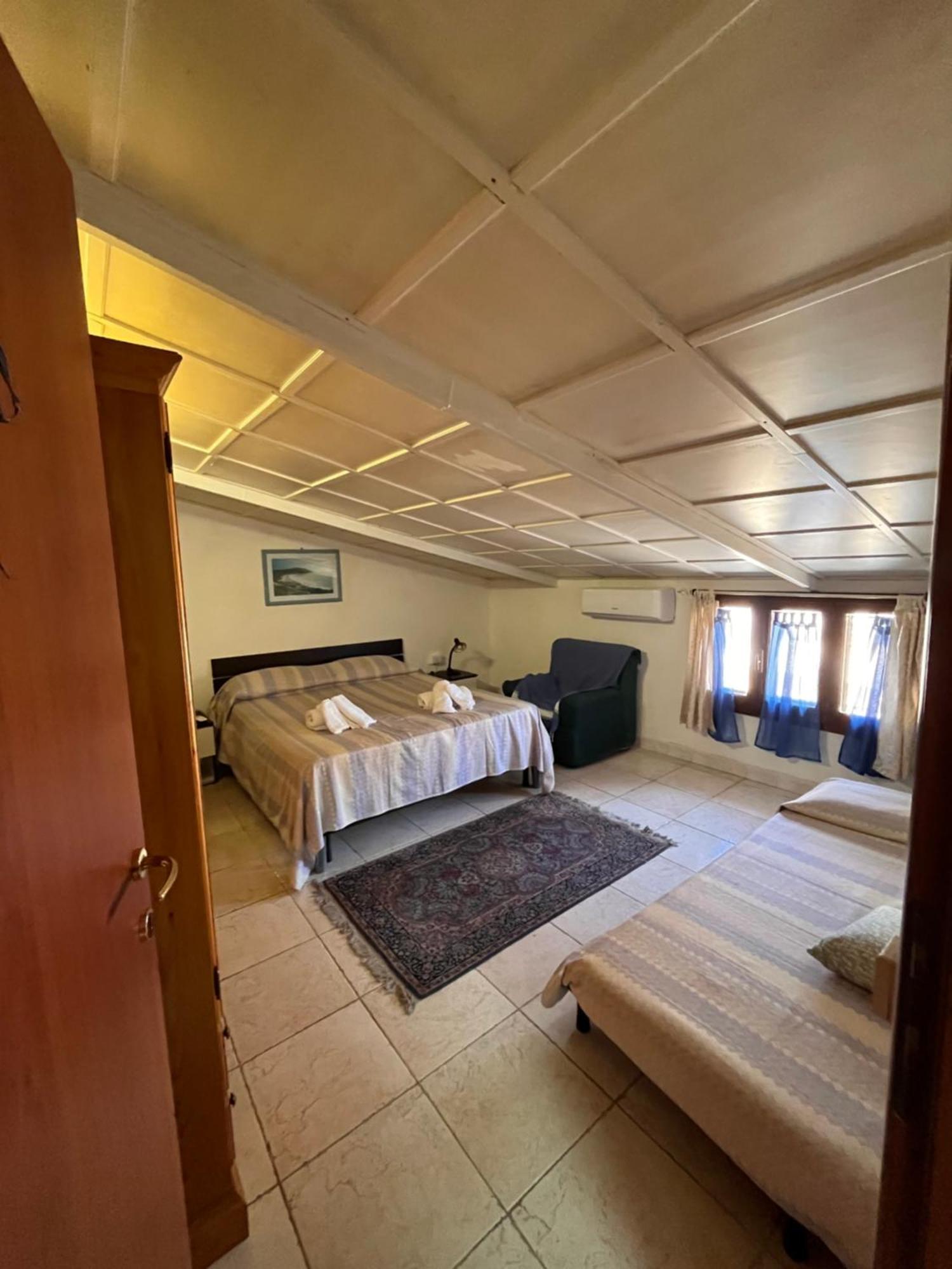 Appartamento Con Due Camere Da Letto Куарту-Сант'Элена Экстерьер фото
